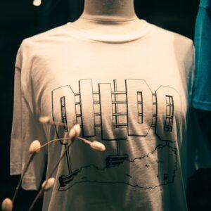 man in white crew neck t-shirt